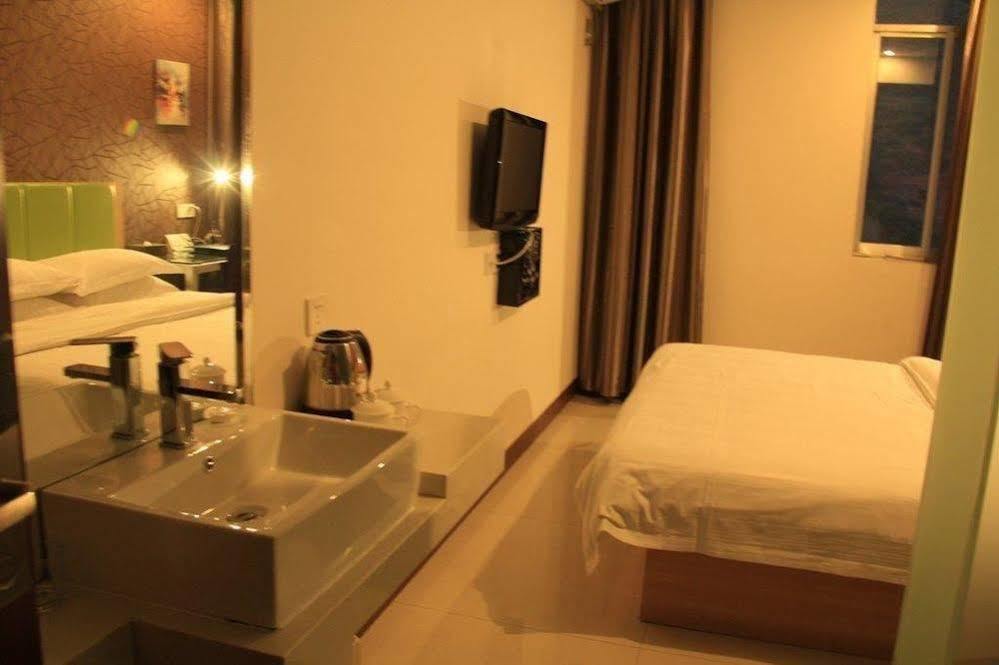 Yangshuo Harbour View Hotel Екстер'єр фото
